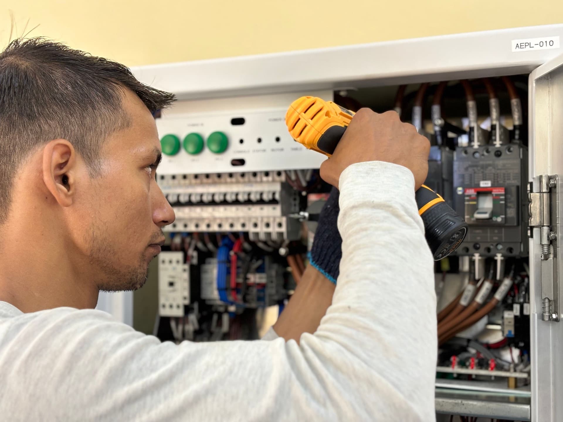 electrical contractors